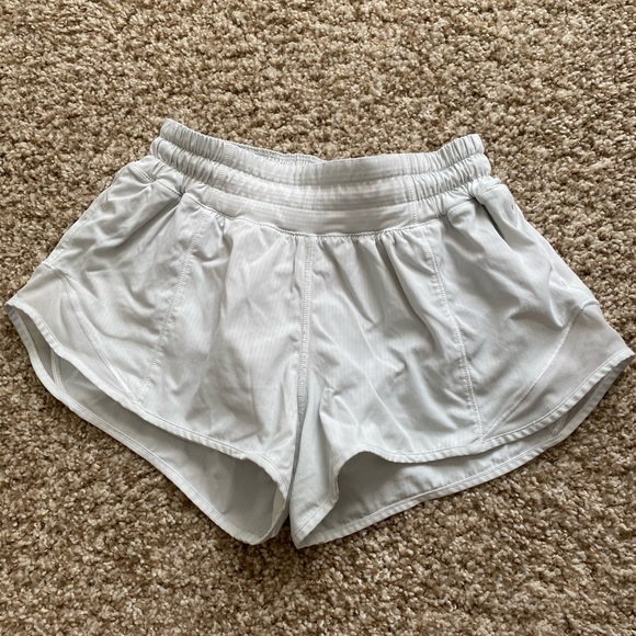 lululemon athletica Pants - Lululemon Hotty Hot shorts 2.5"